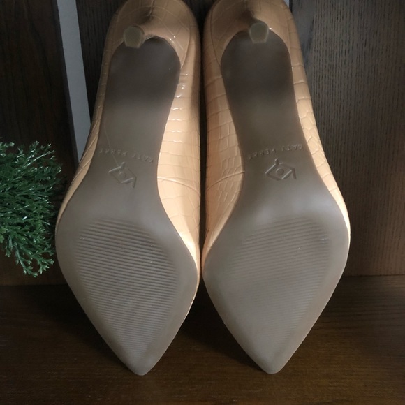 NEW KATY PERRY Sissy Embossed Stiletto Pump Pointed Toe Non Slip Sole Size 7 - Picture 8 of 10
